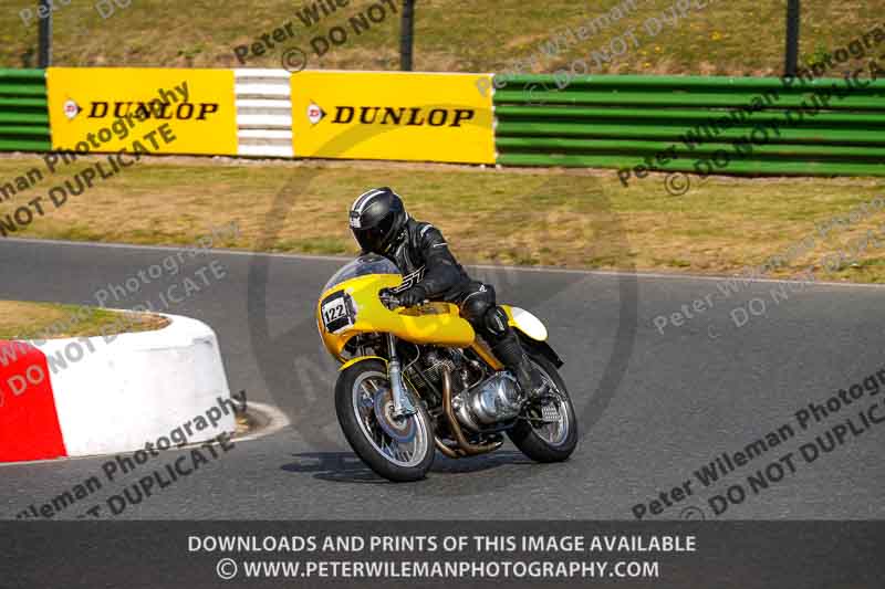 Vintage motorcycle club;eventdigitalimages;mallory park;mallory park trackday photographs;no limits trackdays;peter wileman photography;trackday digital images;trackday photos;vmcc festival 1000 bikes photographs